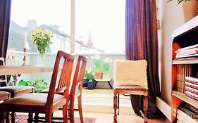 Central 2Br With Balconies And Art In Historical University Area